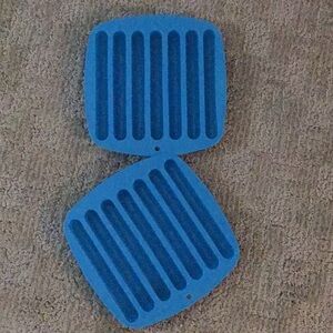 Flexible ice cube makers for water bottles